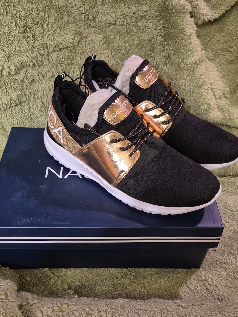 Nautica Black and Metallic Gold Low-Top Sneakers